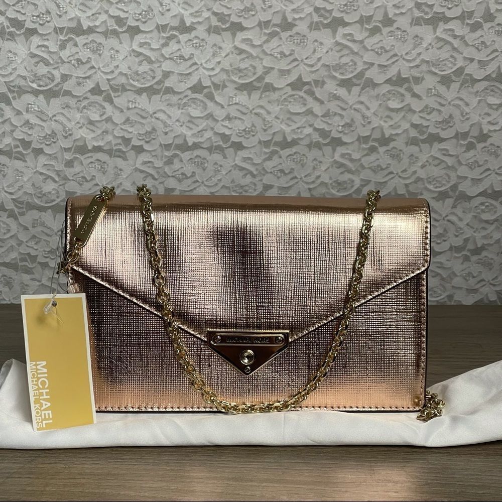 MICHAEL Michael Kors
Medium Grace Metallic Rose Gold Leather Envelope Cl…